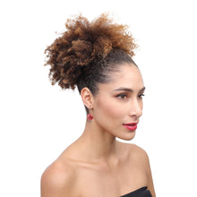 Load image into Gallery viewer, ZSISKA DESIGN - EARRING - LUXUS25 - Model Photo