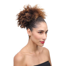 Load image into Gallery viewer, ZSISKA DESIGN - EARRING - COLOURFULBEADS - Model Photo
