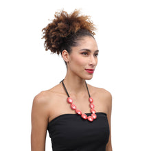 Load image into Gallery viewer, ZSISKA DESIGN - NECKLACE - LUXUS25 - Model Photo
