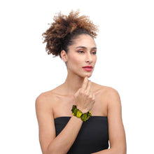 Load image into Gallery viewer, ZSISKA DESIGN - BRACELET - EMOCION - Model Photo
